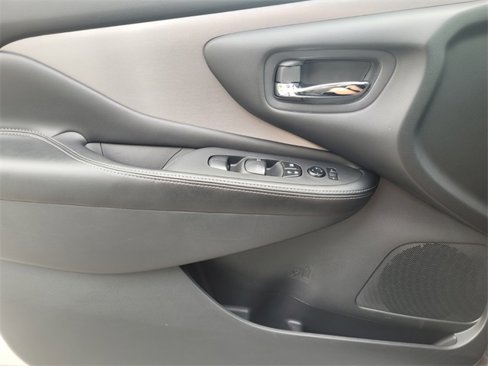 Used 2023 Nissan Murano SV image 31