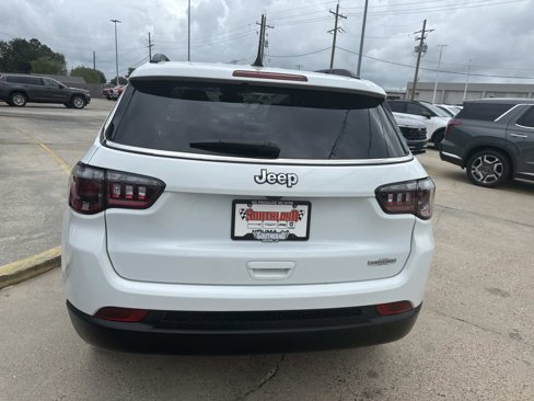 Certified 2022 Jeep Compass Latitude image 6