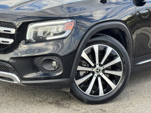 Used 2021 Mercedes-Benz GLB 250 4MATIC image 4