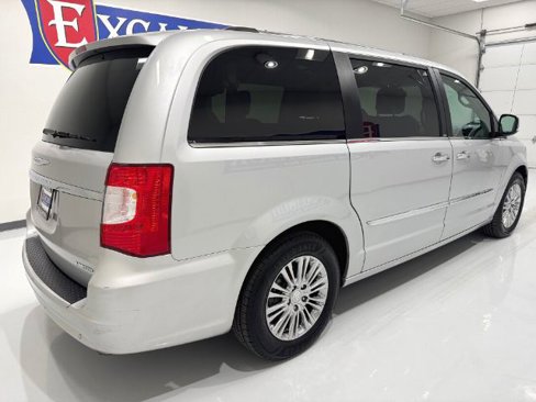 Used 2011 Chrysler Town & Country Limited w/ Trailer Tow Group image 6