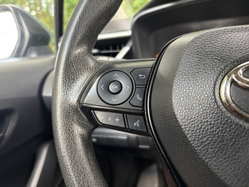 Used 2022 Toyota Corolla LE image 13