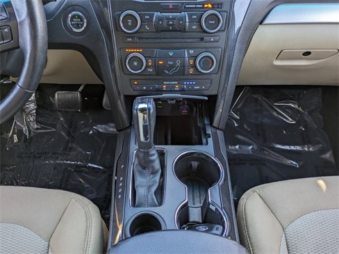 Used 2016 Ford Explorer XLT image 19