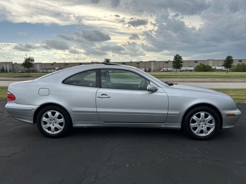 Used 2001 Mercedes-Benz CLK 320 Coupe image 4