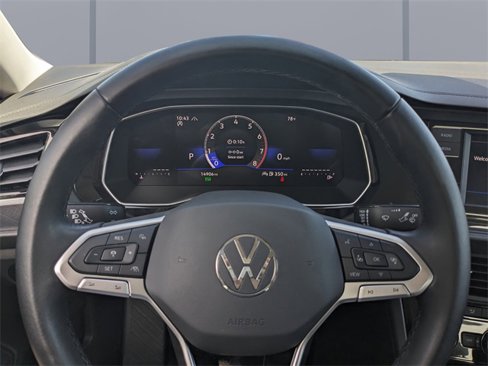 Used 2024 Volkswagen Jetta SE image 31