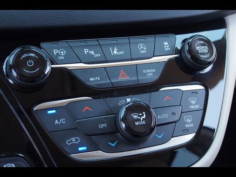Used 2019 Chrysler Pacifica Touring-L Plus w/ Advanced Safetytec Group image 31