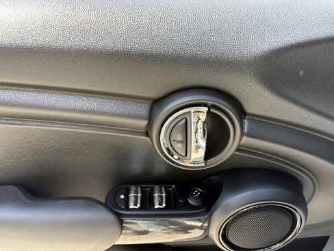 Used 2018 MINI Cooper 4-Door Hardtop image 12
