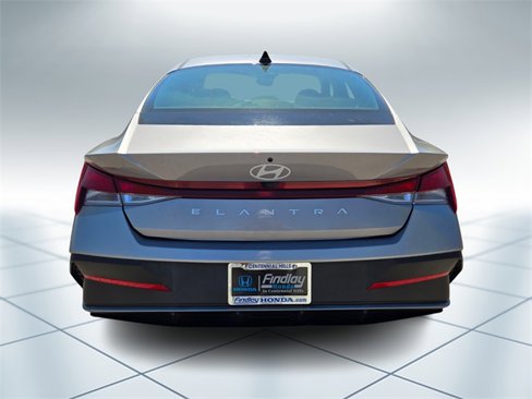 Used 2024 Hyundai Elantra SEL image 5