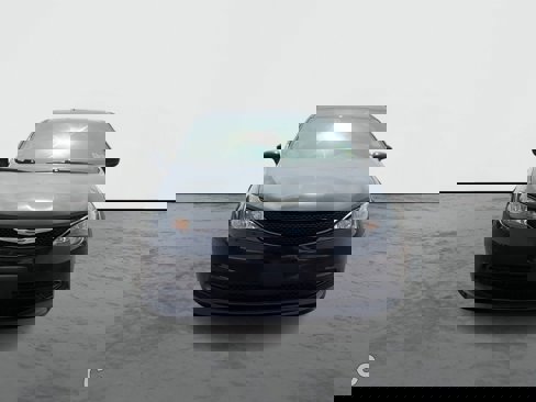 Used 2022 Chrysler Voyager LX image 3