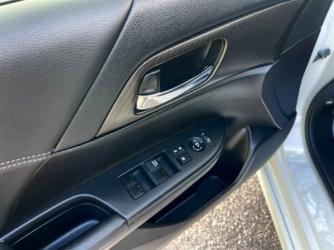 Used 2017 Honda Accord Sport image 8