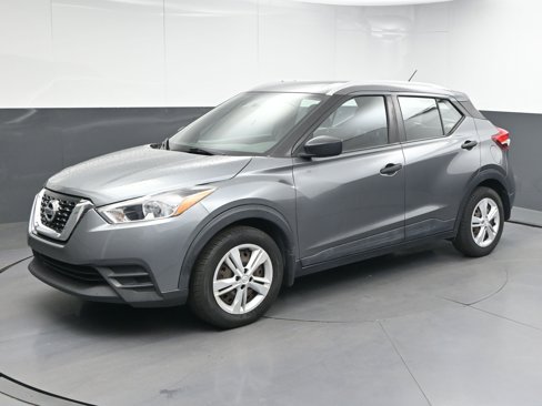 Used 2019 Nissan Kicks S image 4