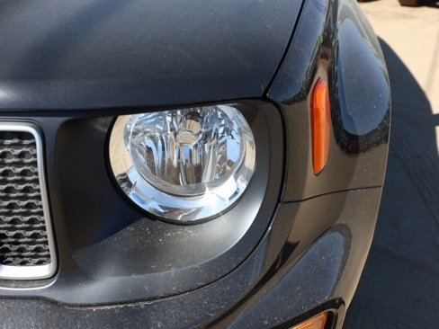 New 2023 Jeep Renegade Latitude w/ Sun & Fun Group image 10
