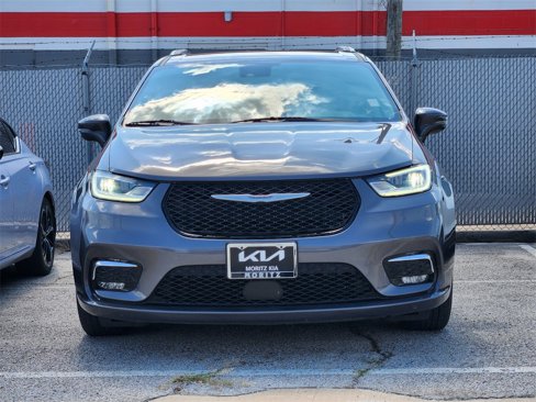 Used 2021 Chrysler Pacifica Touring-L w/ Uconnect Theater Family Group image 2