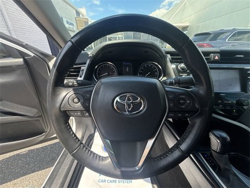 Used 2020 Toyota Camry SE image 11