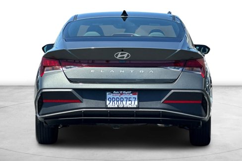 Certified 2025 Hyundai Elantra SE image 6