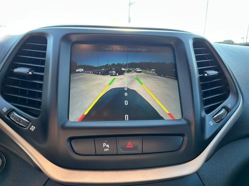 Used 2017 Jeep Cherokee Limited image 13