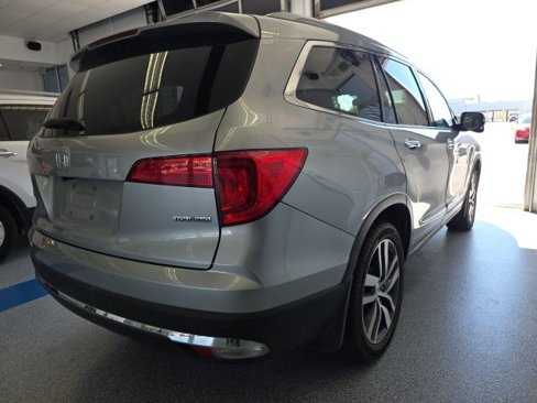 Used 2017 Honda Pilot Touring image 2