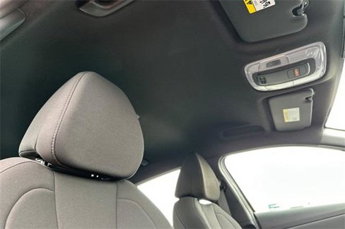 Used 2025 Hyundai Elantra Sport image 17