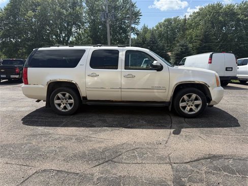 Used 2011 GMC Yukon XL SLT image 4