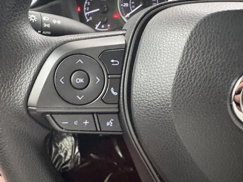 Used 2021 Toyota Corolla LE image 27
