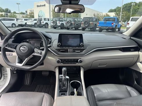 Used 2022 Nissan Altima 2.5 SV w/ SV Premium Package image 12