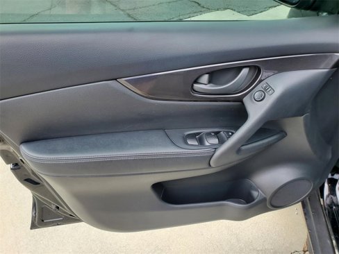 Certified 2020 Nissan Rogue S image 15