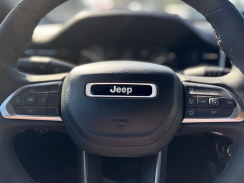 Used 2023 Jeep Compass Limited image 25