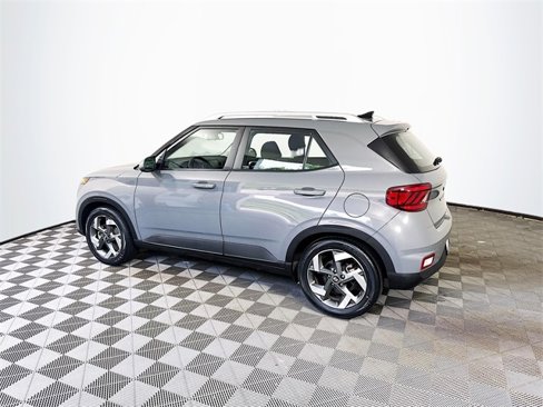Used 2022 Hyundai Venue SEL image 6