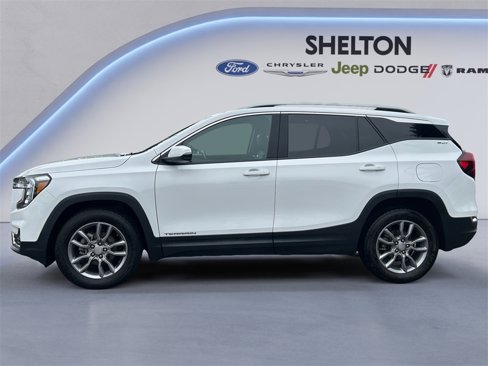 Used 2022 GMC Terrain SLT image 2