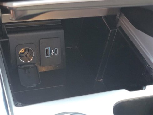 Used 2022 Ford Explorer XLT image 35