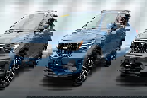 Used 2023 Volvo XC40 B5 Plus w/ Driver Assist Package image 12