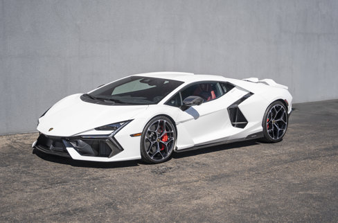 Used 2024 Lamborghini Revuelto image 1