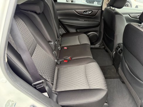 Used 2018 Nissan Rogue SV image 23