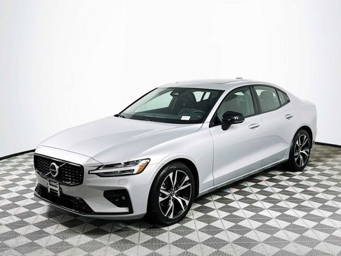 Certified 2025 Volvo S60 B5 Core image 3
