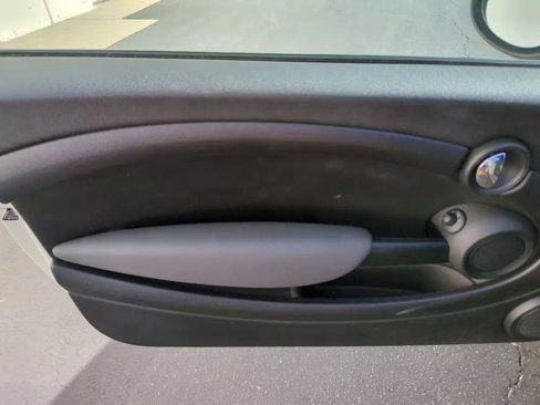 Used 2010 MINI Cooper Convertible image 18