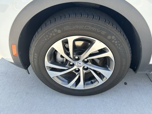 Used 2023 Buick Envision Essence image 39