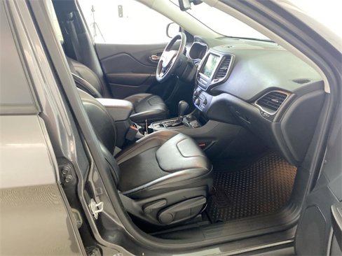 Used 2019 Jeep Cherokee Trailhawk w/ Cold Weather Group image 35