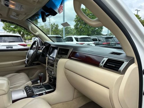 Used 2014 Lexus LX 570 4WD image 36
