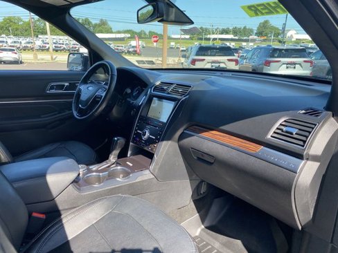 Used 2018 Ford Explorer Limited w/ Ford Safe & Smart Package image 30