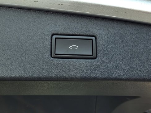 Certified 2019 Volkswagen Tiguan SEL Premium R-Line image 27