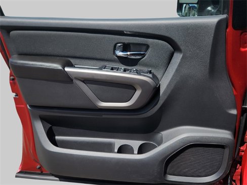 Used 2015 Nissan Titan SV image 20