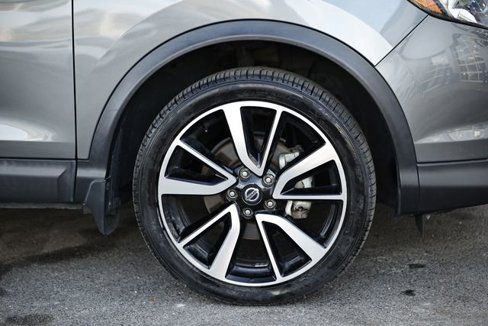 Used 2018 Nissan Rogue Sport SL w/ SL Premium Package image 3