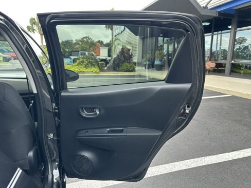Used 2012 Toyota Yaris L image 40