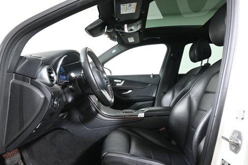Used 2021 Mercedes-Benz GLC 300 4MATIC image 3