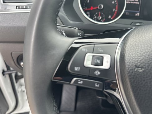 Used 2020 Volkswagen Tiguan SE w/ Panoramic Sunroof Package image 13