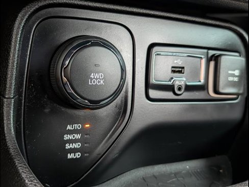 Used 2016 Jeep Renegade Latitude image 12