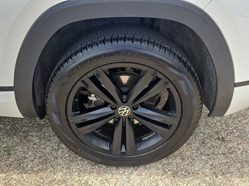 Used 2023 Volkswagen Atlas Cross Sport SEL R-Line image 31
