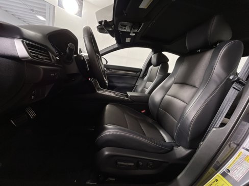 Used 2018 Honda Accord Sport image 13