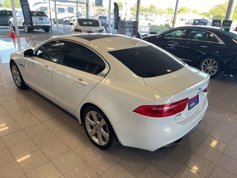 Used 2017 Jaguar XE Premium image 11