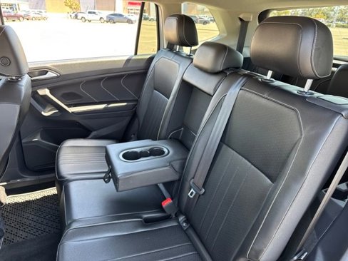 Used 2022 Volkswagen Tiguan SE image 18