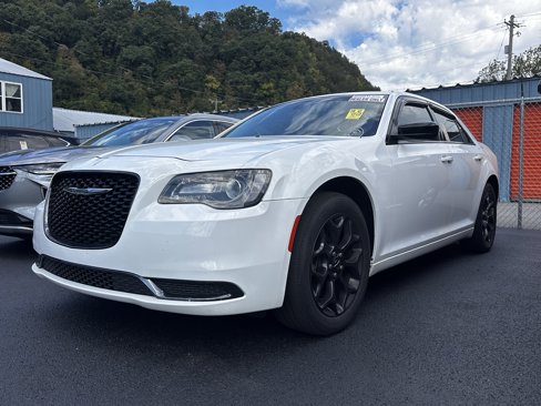 Used 2019 Chrysler 300 Touring w/ Sport Appearance Package image 3